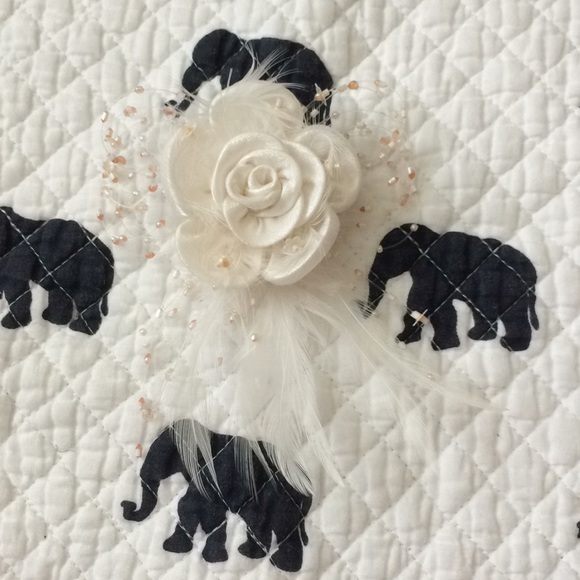 Accessories - Brooch Accessories - Brooch